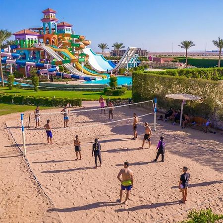 Charmillion Club Aquapark Hotel Sharm el-Sheikh Exterior photo Tourists playing beach volleyball in Egypt