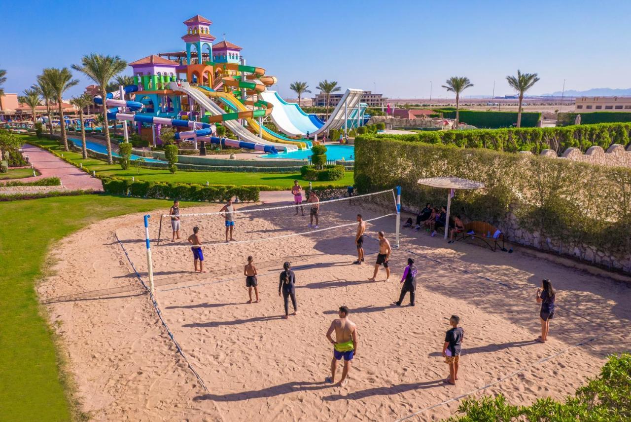Charmillion Club Aquapark Hotel Sharm el-Sheikh Exterior photo Tourists playing beach volleyball in Egypt