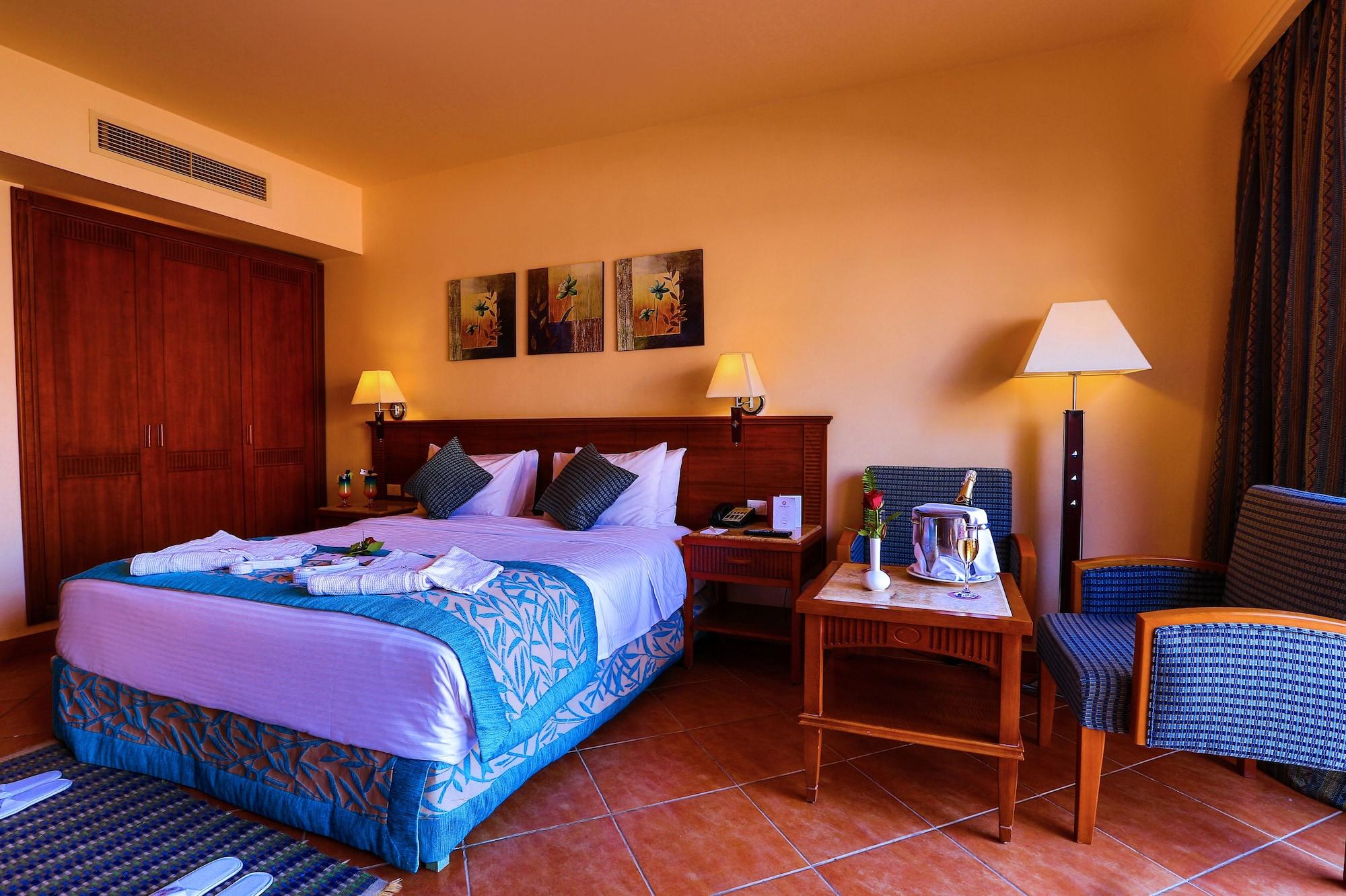 Charmillion Club Aquapark Hotel Sharm el-Sheikh Exterior photo A room at the Hilton Sharm El Sheikh