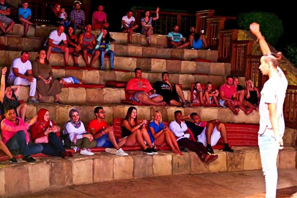 Charmillion Club Aquapark Hotel Sharm el-Sheikh Exterior photo Audience at the Sun City resort