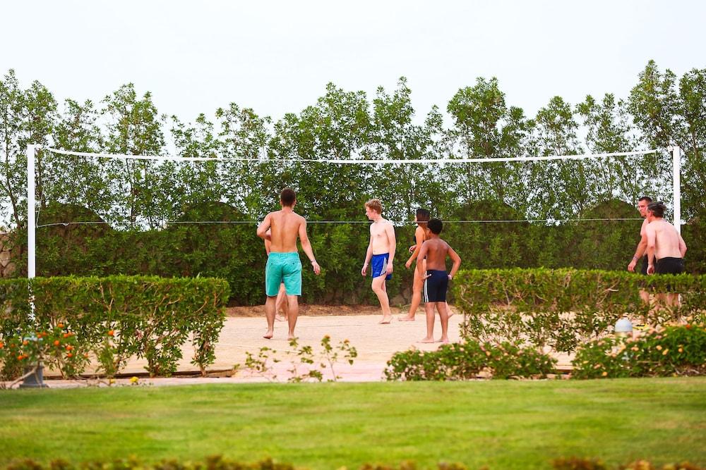 Charmillion Club Aquapark Hotel Sharm el-Sheikh Exterior photo Volleyball at the beach